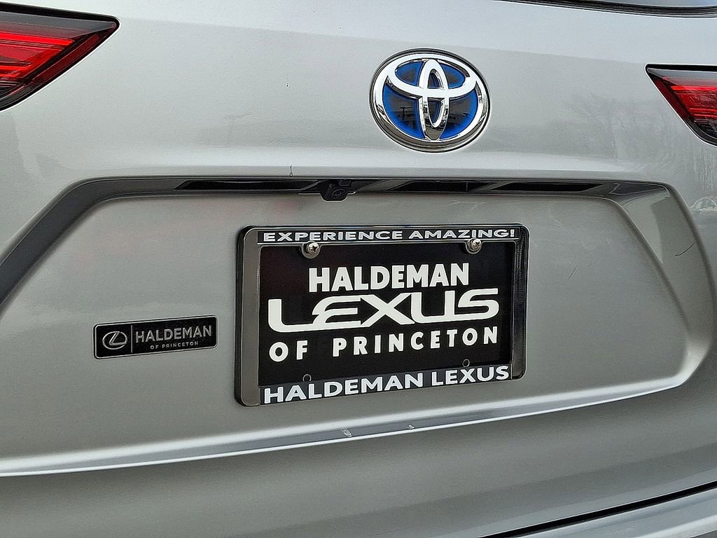 Used 2023 Toyota Highlander XLE image 19