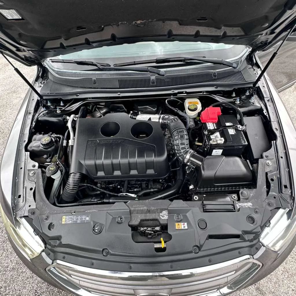 Used 2014 Ford Taurus SE FWD image 16