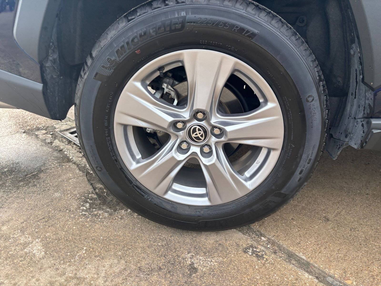 Used 2025 Toyota RAV4 XLE image 30