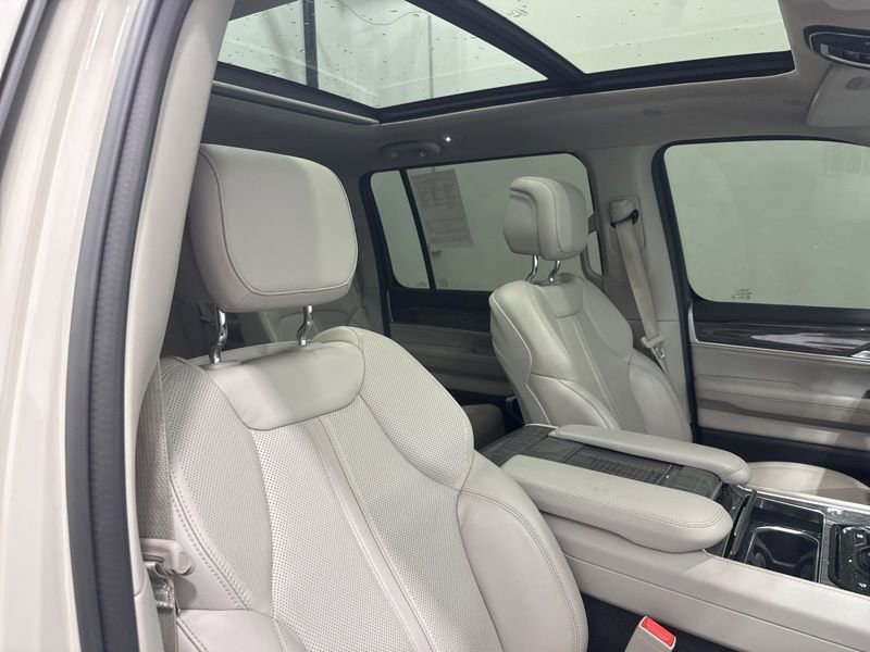 Used 2022 Jeep Wagoneer Series III w/ Premium Group I image 17