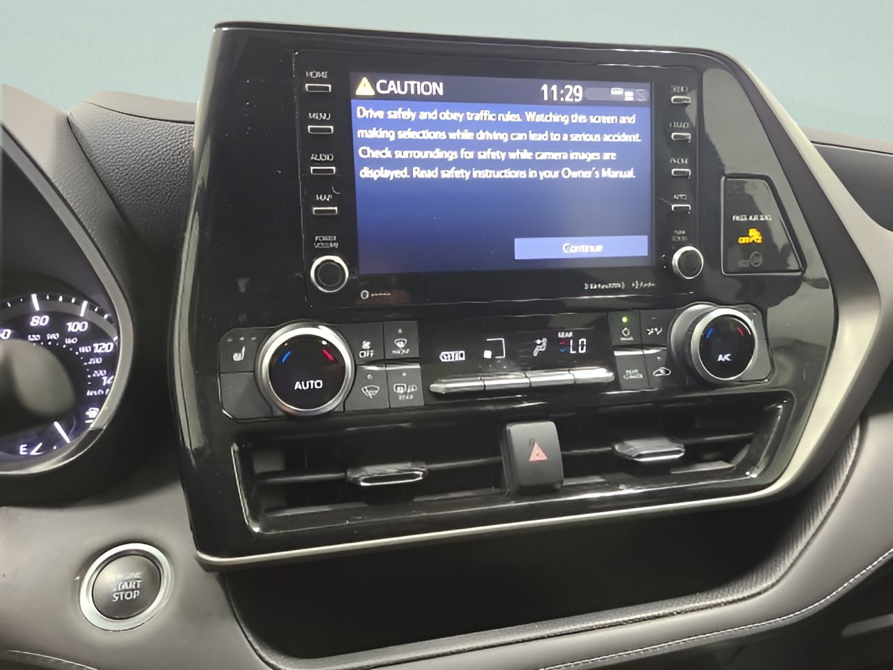 Used 2021 Toyota Highlander XLE FWD image 31