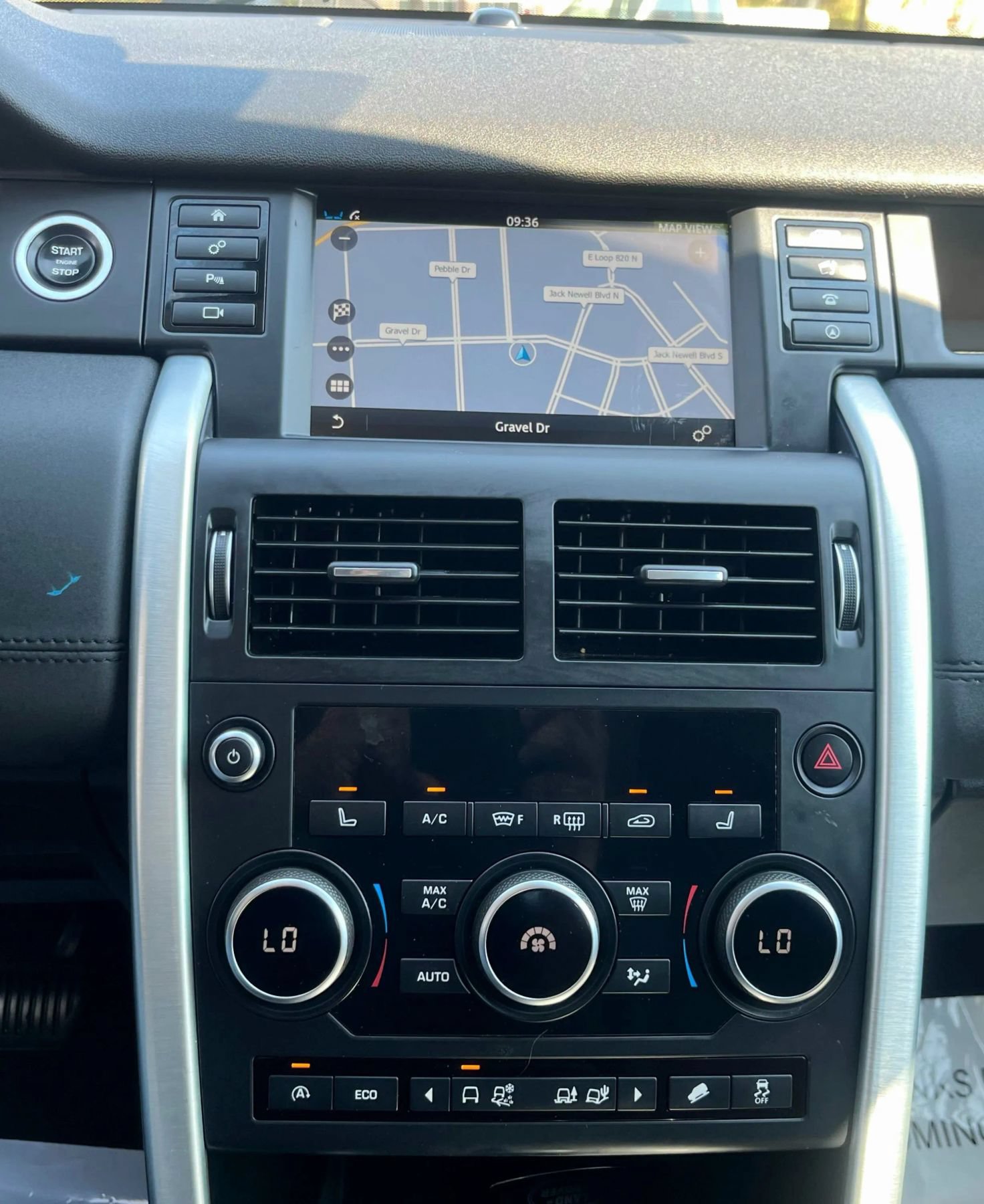Used 2016 Land Rover Discovery Sport HSE AWD/4WD image 35