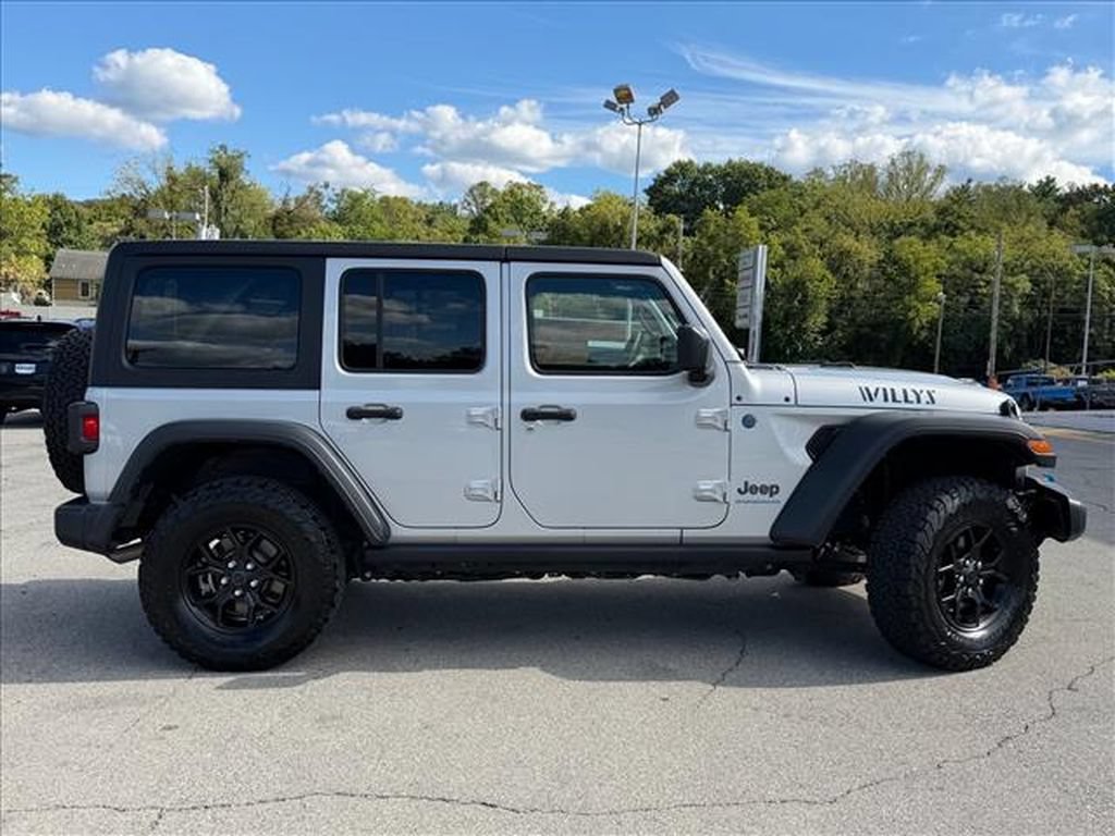Used 2024 Jeep Wrangler Unlimited AWD/4WD image 3