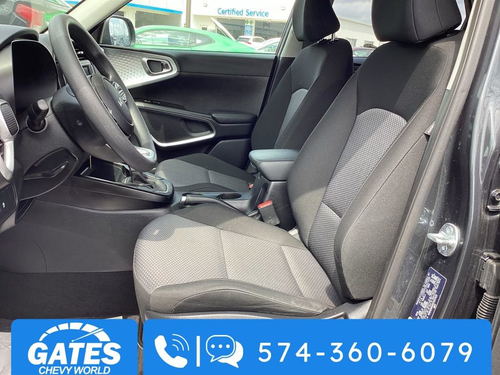 Used 2025 Kia Soul LX w/ LX Technology Package FWD image 13