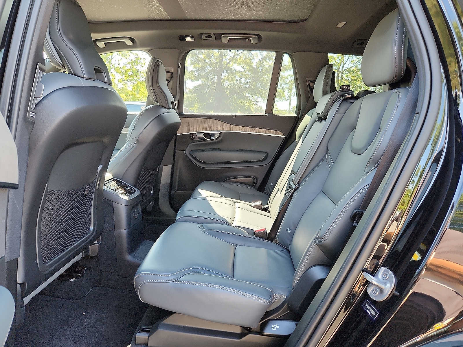 Certified 2024 Volvo XC90 T8 Ultimate w/ Protection Package Premier AWD/4WD image 10