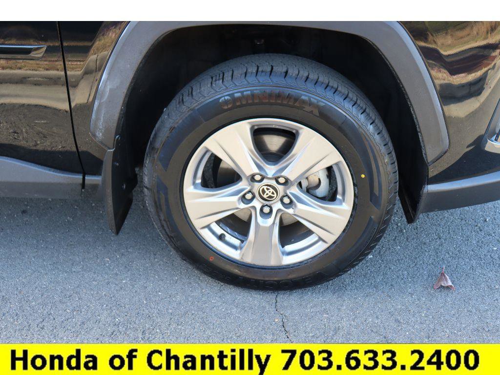 Used 2022 Toyota RAV4 XLE image 28