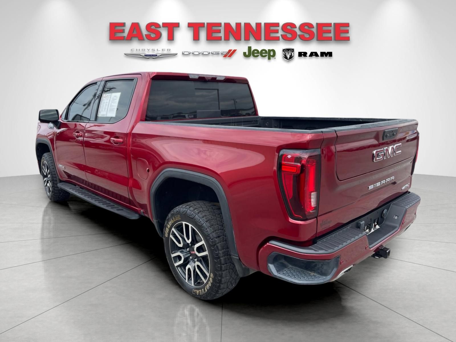 Used 2024 GMC Sierra 1500 AT4 w/ Technology Package AWD/4WD image 5