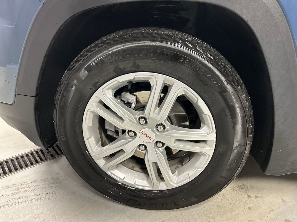 Used 2024 GMC Terrain SLE w/ Driver Convenience Package FWD image 9