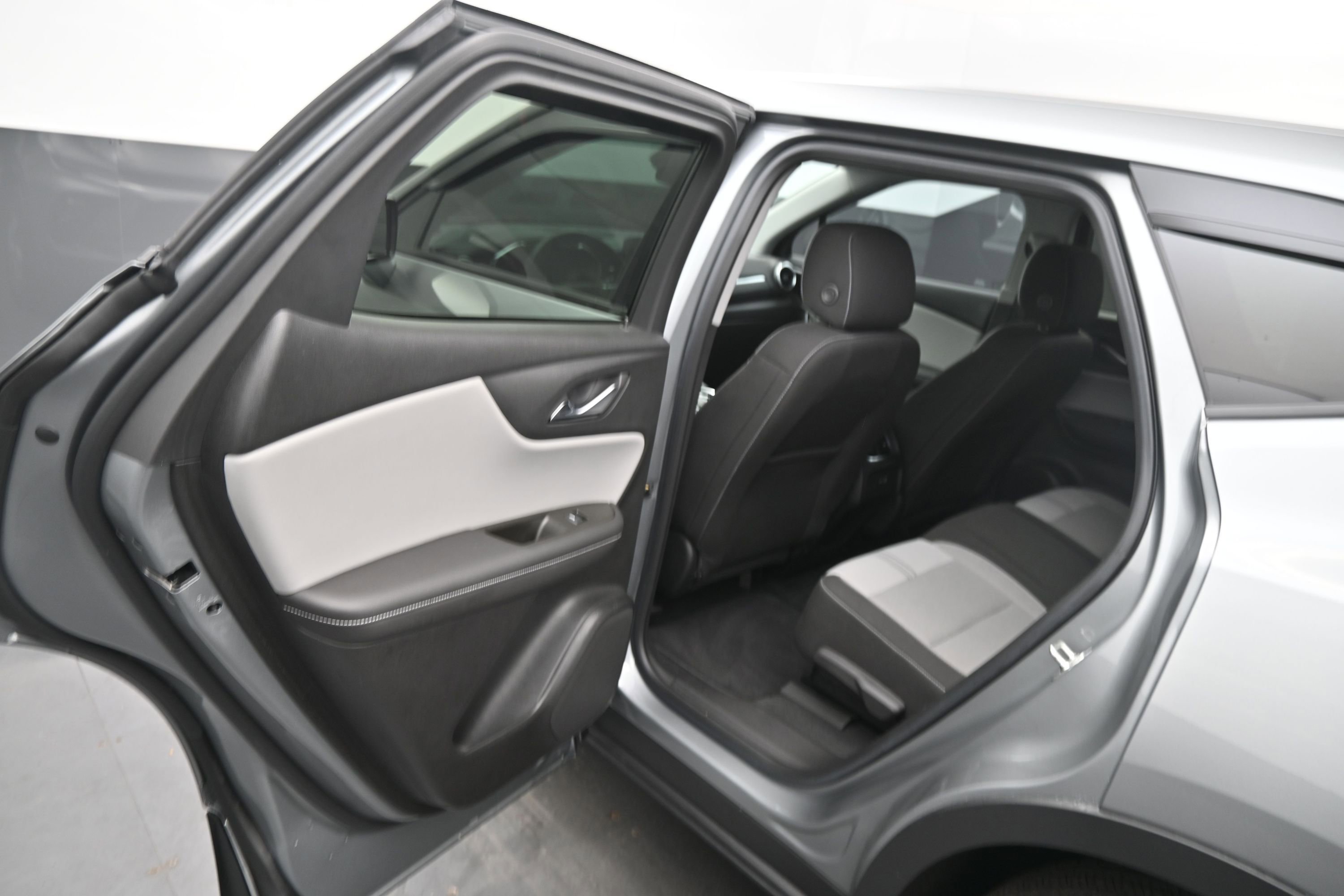 Used 2023 Chevrolet Blazer LT FWD image 16
