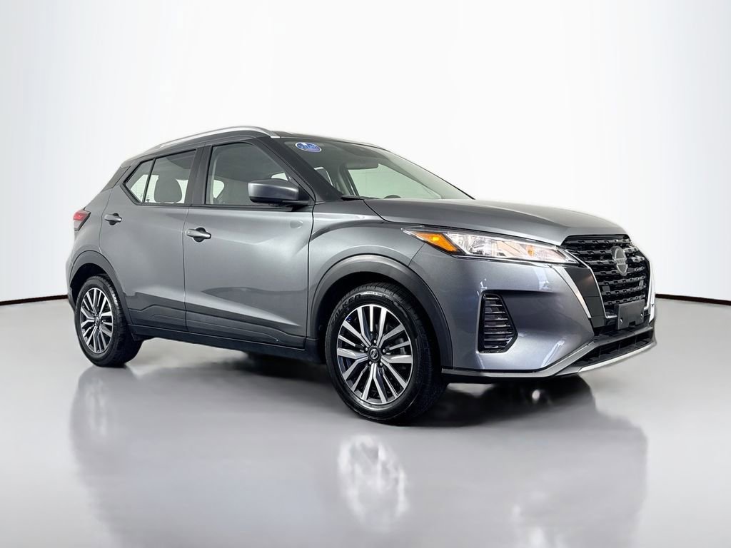 Used 2021 Nissan Kicks SV image 3
