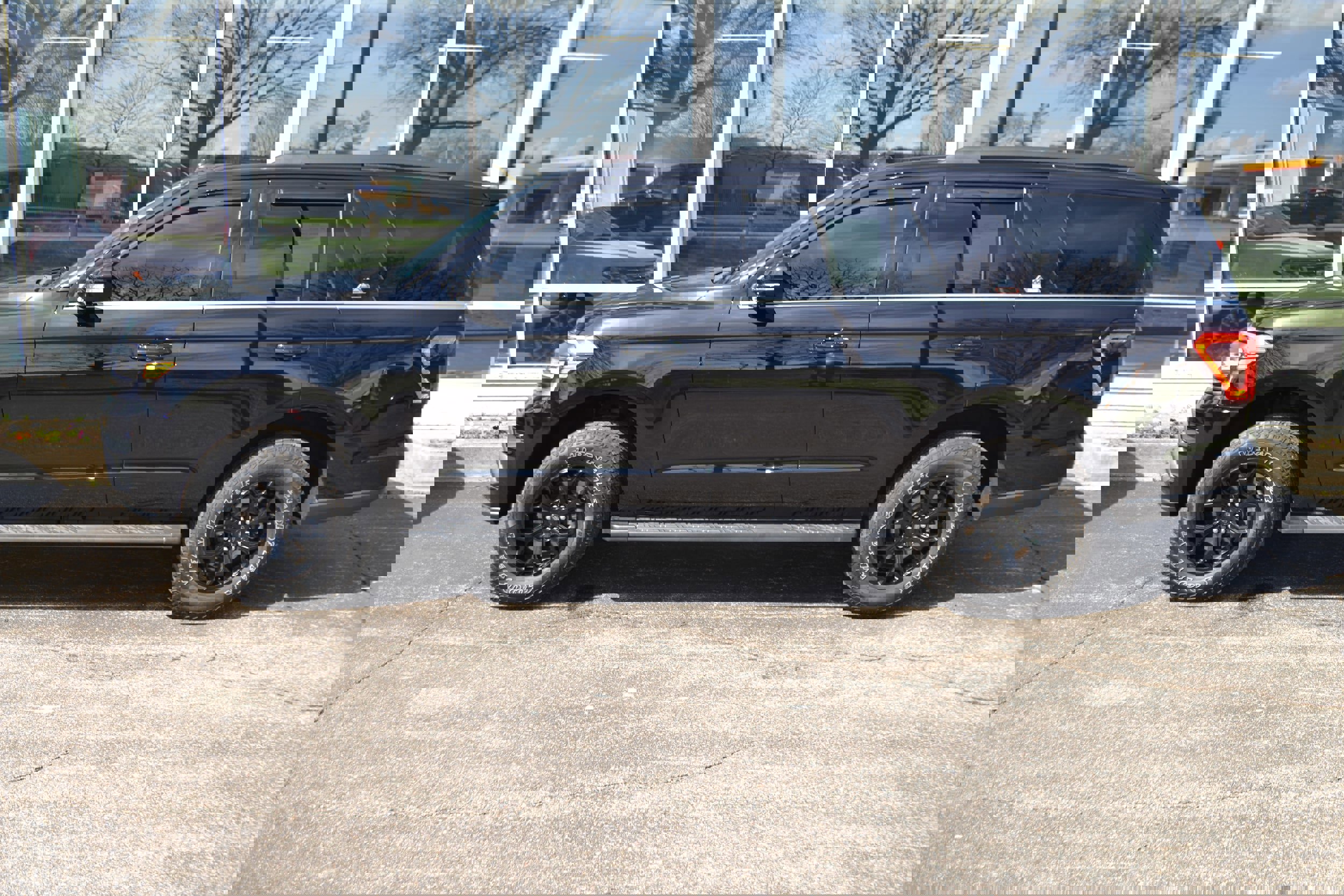 Used 2024 Ford Expedition Timberline image 2