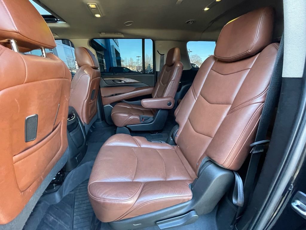 Used 2020 Cadillac Escalade ESV Luxury image 27