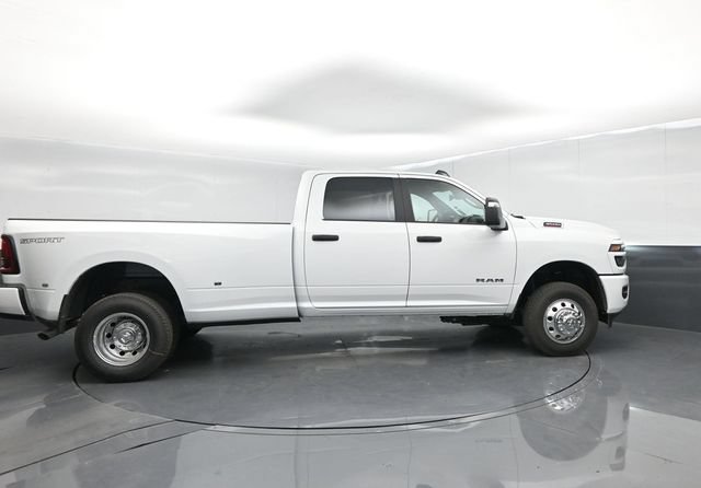 New 2026 RAM 3500 Big Horn AWD/4WD image 9