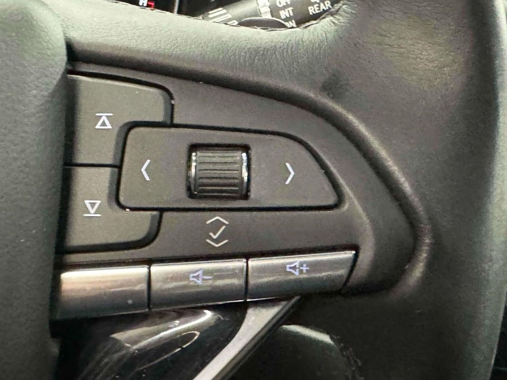 Certified 2025 Cadillac XT6 Premium Luxury image 18