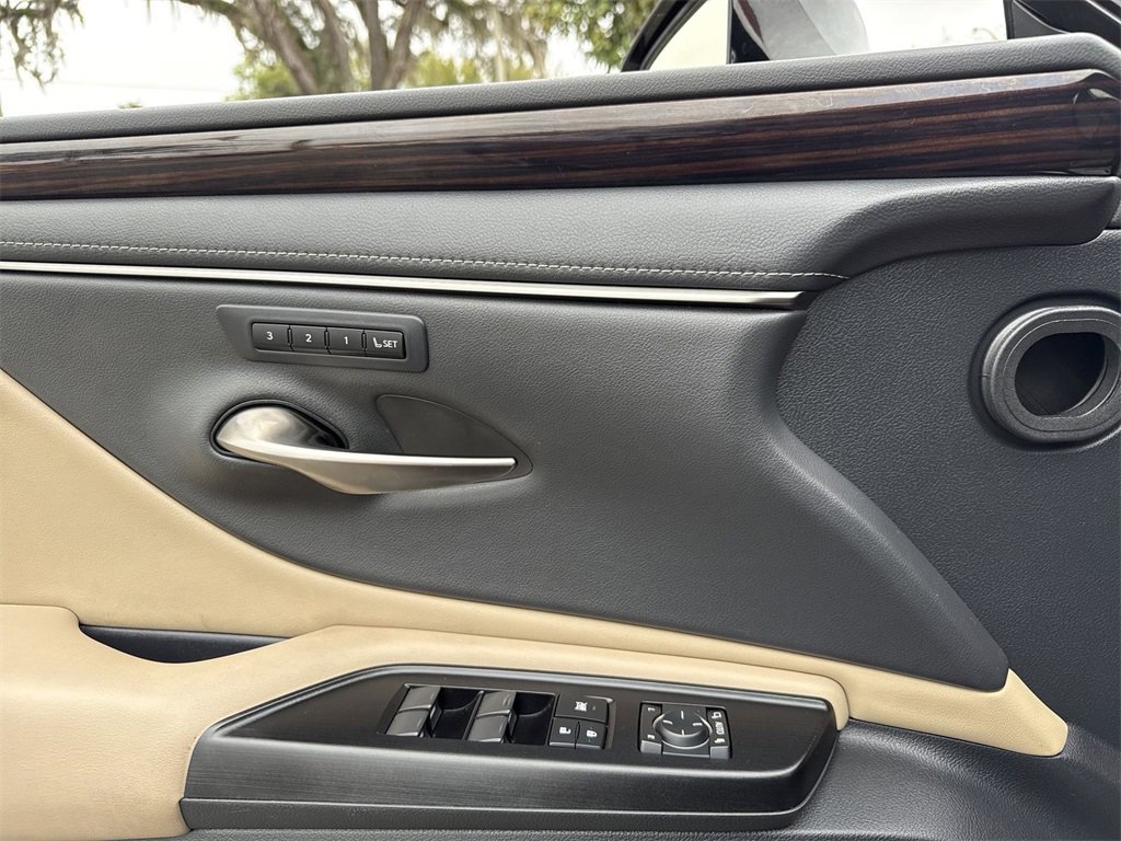 Used 2020 Lexus ES 300h w/ Premium Package image 13