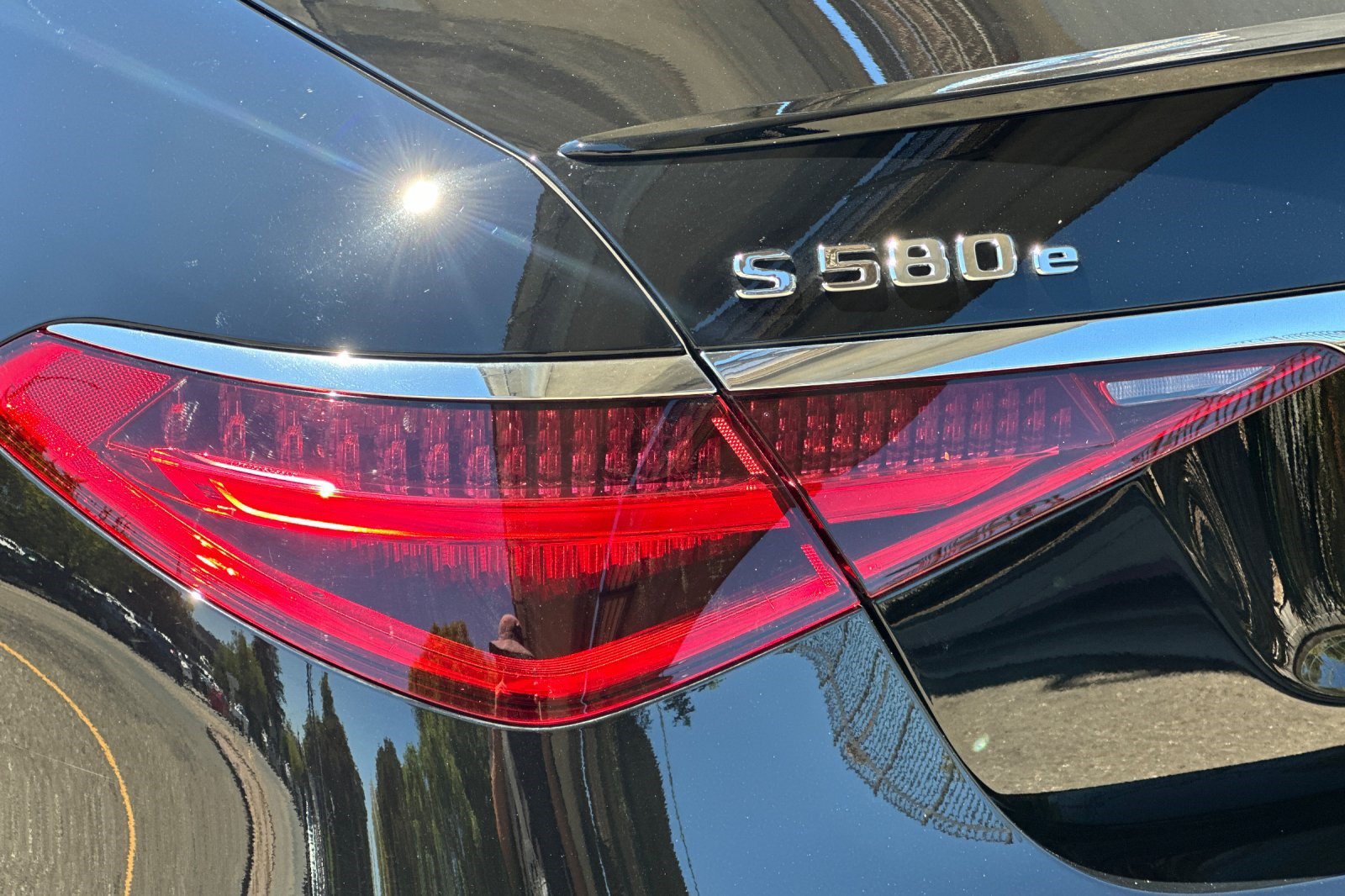 Used 2025 Mercedes-Benz S 580e 4MATIC Sedan image 24