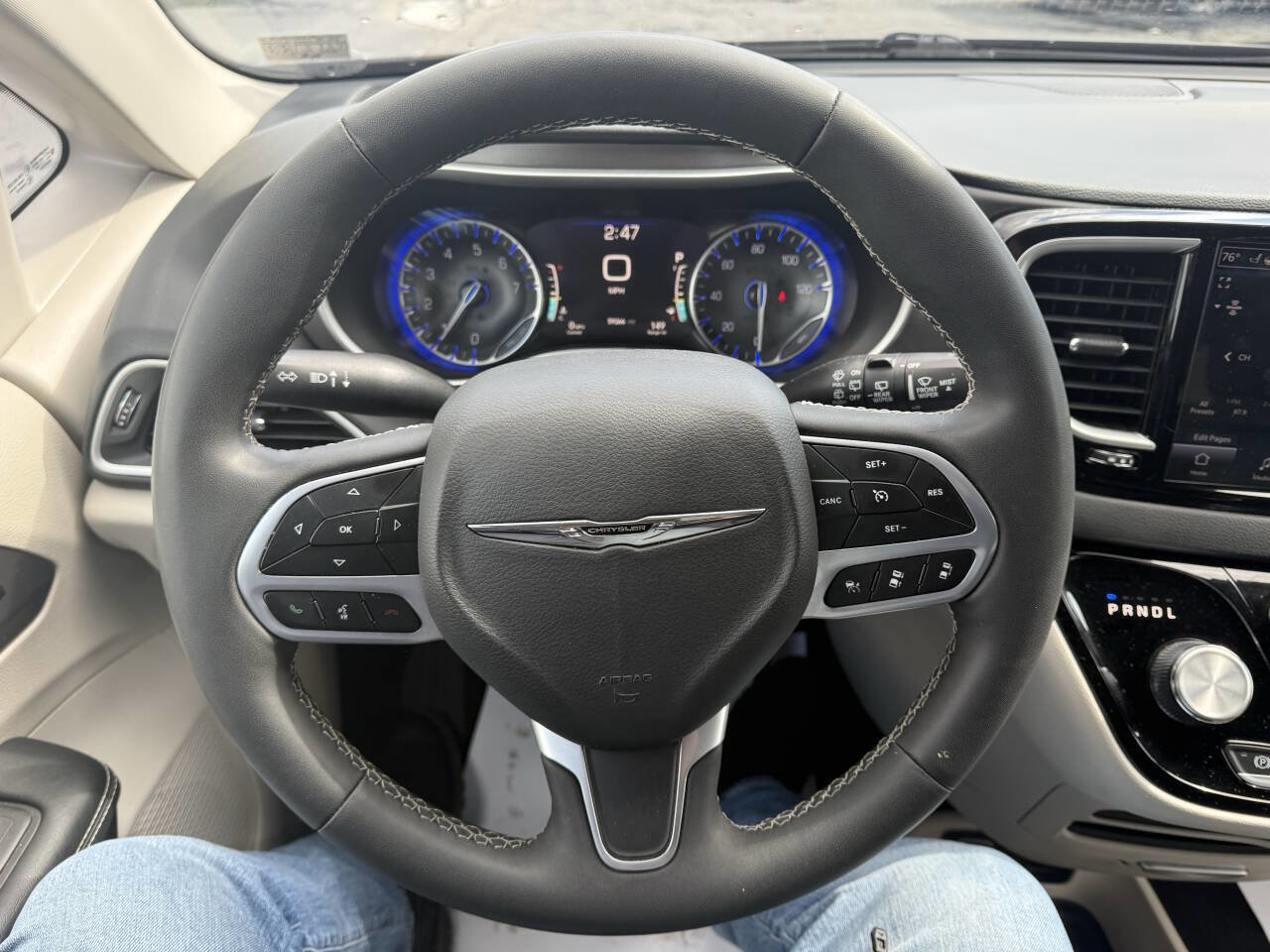 Used 2023 Chrysler Pacifica Touring-L image 14