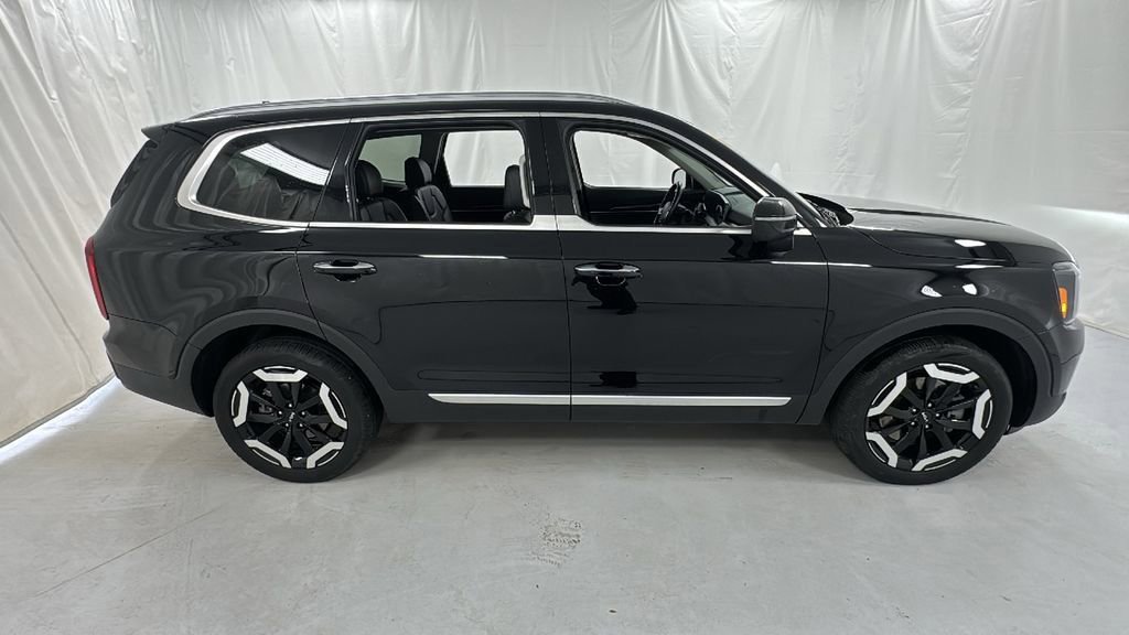 Used 2025 Kia Telluride S image 2