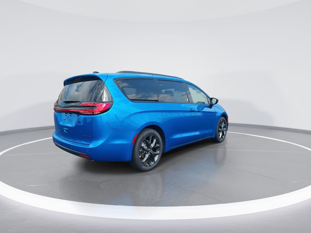 New 2026 Chrysler Pacifica Limited w/ S Appearance Package FWD image 8