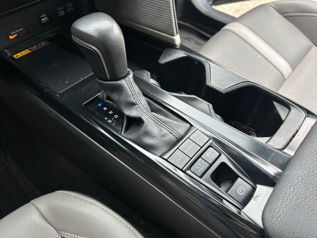 Used 2025 Toyota Camry SE w/ Convenience Package FWD image 18