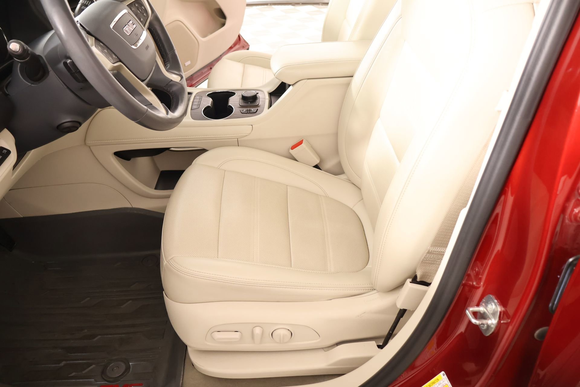 Used 2022 GMC Acadia Denali w/ Trailering Package FWD image 12