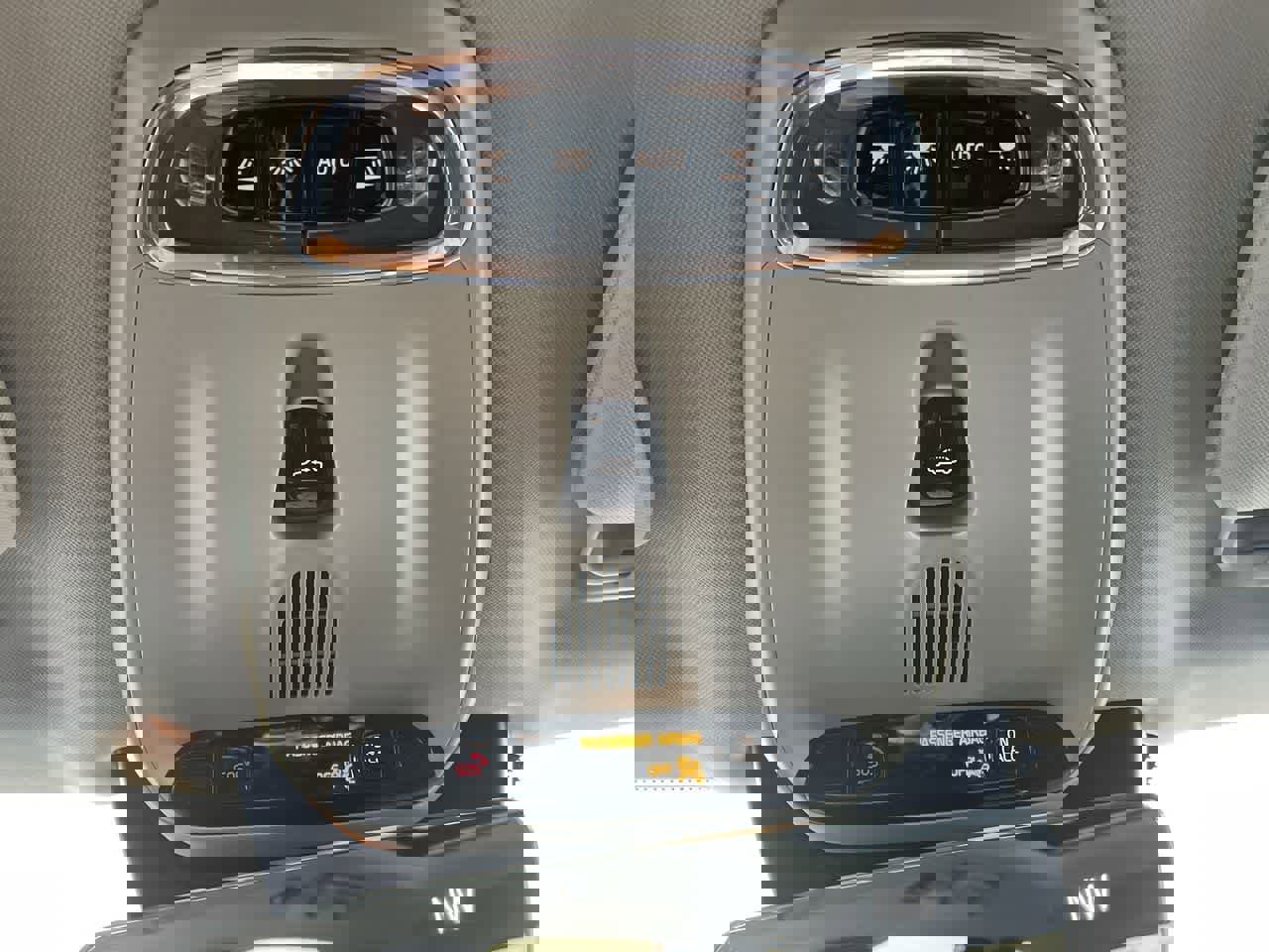 Used 2017 Volvo XC90 T6 Momentum w/ Vision Package image 34