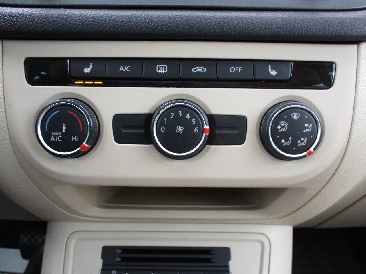 Used 2016 Volkswagen Tiguan SE image 55