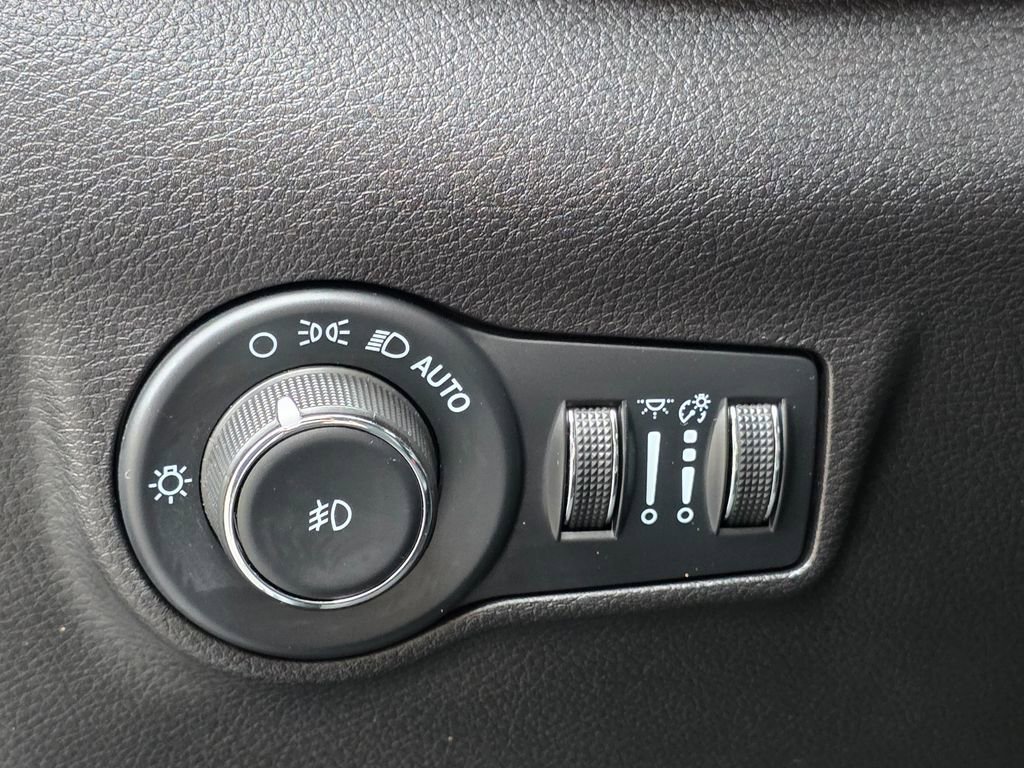 Used 2023 Jeep Compass Trailhawk w/ Trailhawk Convenience Group image 15