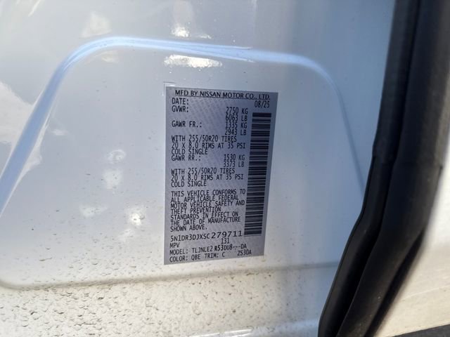 Used 2025 Nissan Pathfinder Platinum w/ Black Appearance Package image 18