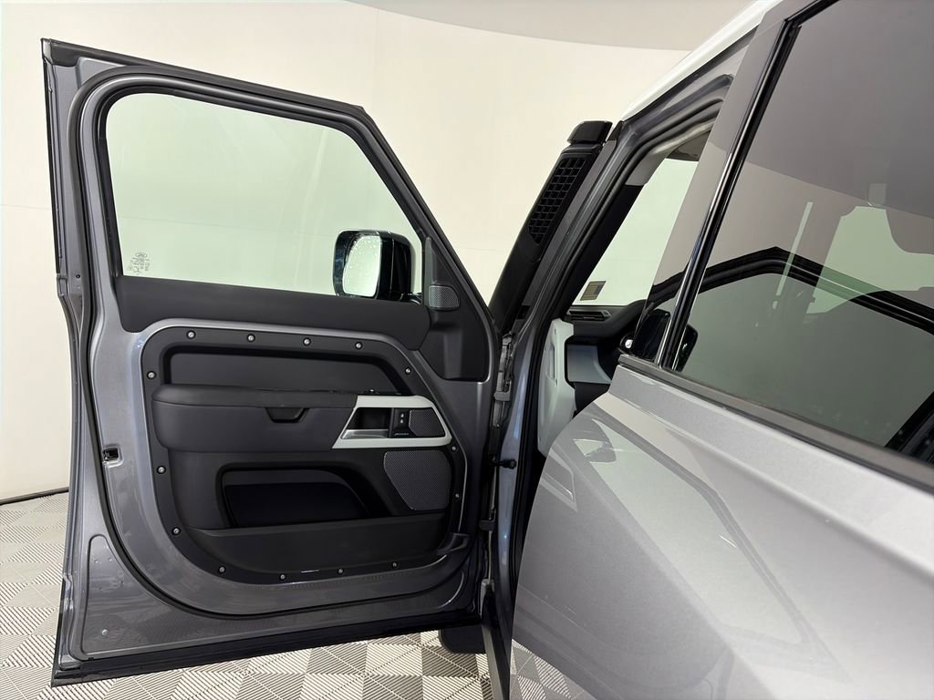 Used 2022 Land Rover Defender 110 AWD/4WD image 10