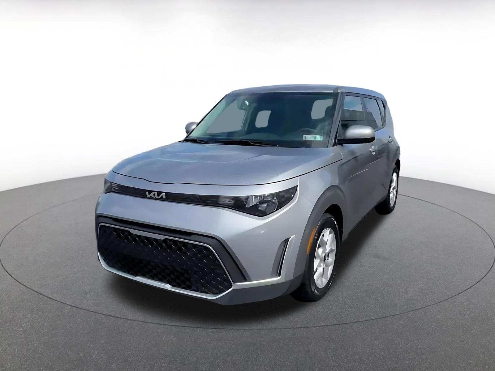 Used 2025 Kia Soul LX w/ LX Technology Package FWD image 6