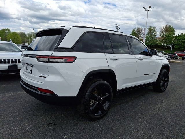 Certified 2024 Jeep Grand Cherokee Limited w/ Black Appearance Package AWD/4WD image 8