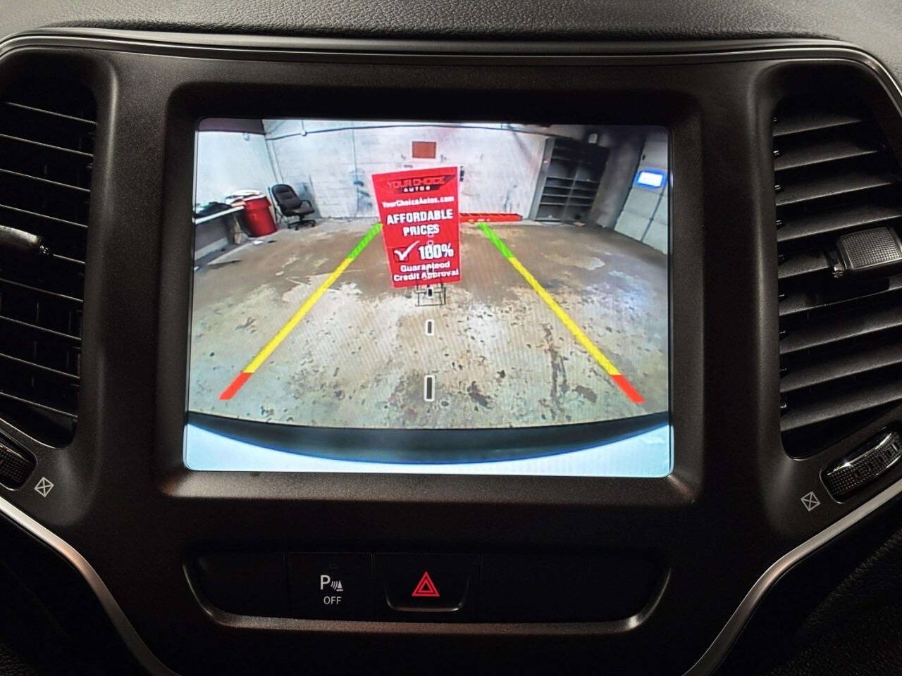 Used 2019 Jeep Cherokee Trailhawk w/ Cold Weather Group AWD/4WD image 29