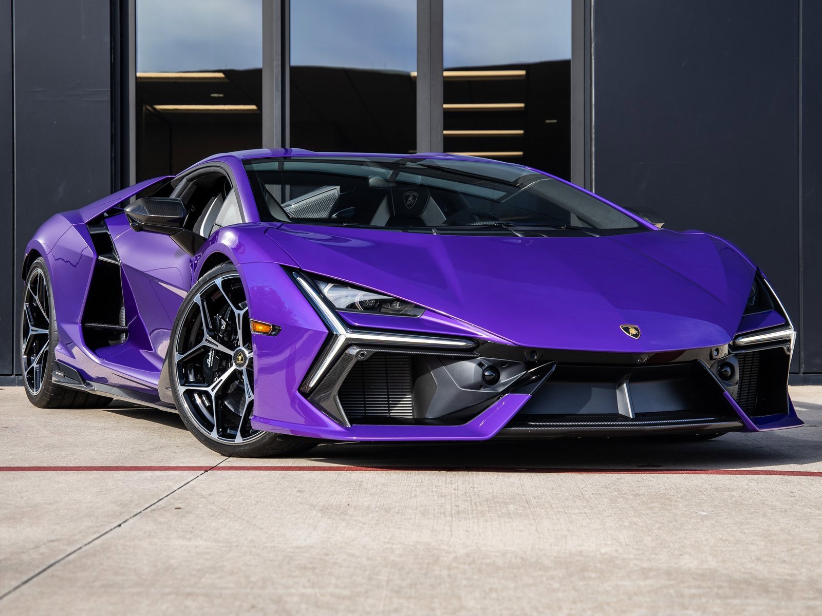Used 2024 Lamborghini Revuelto image 3