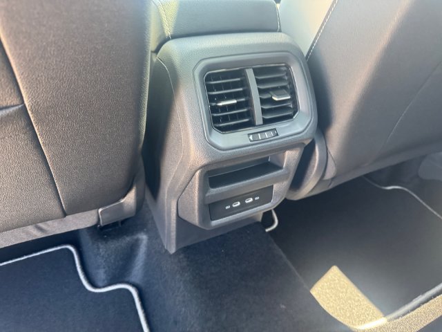 New 2026 Volkswagen Taos SE FWD image 12
