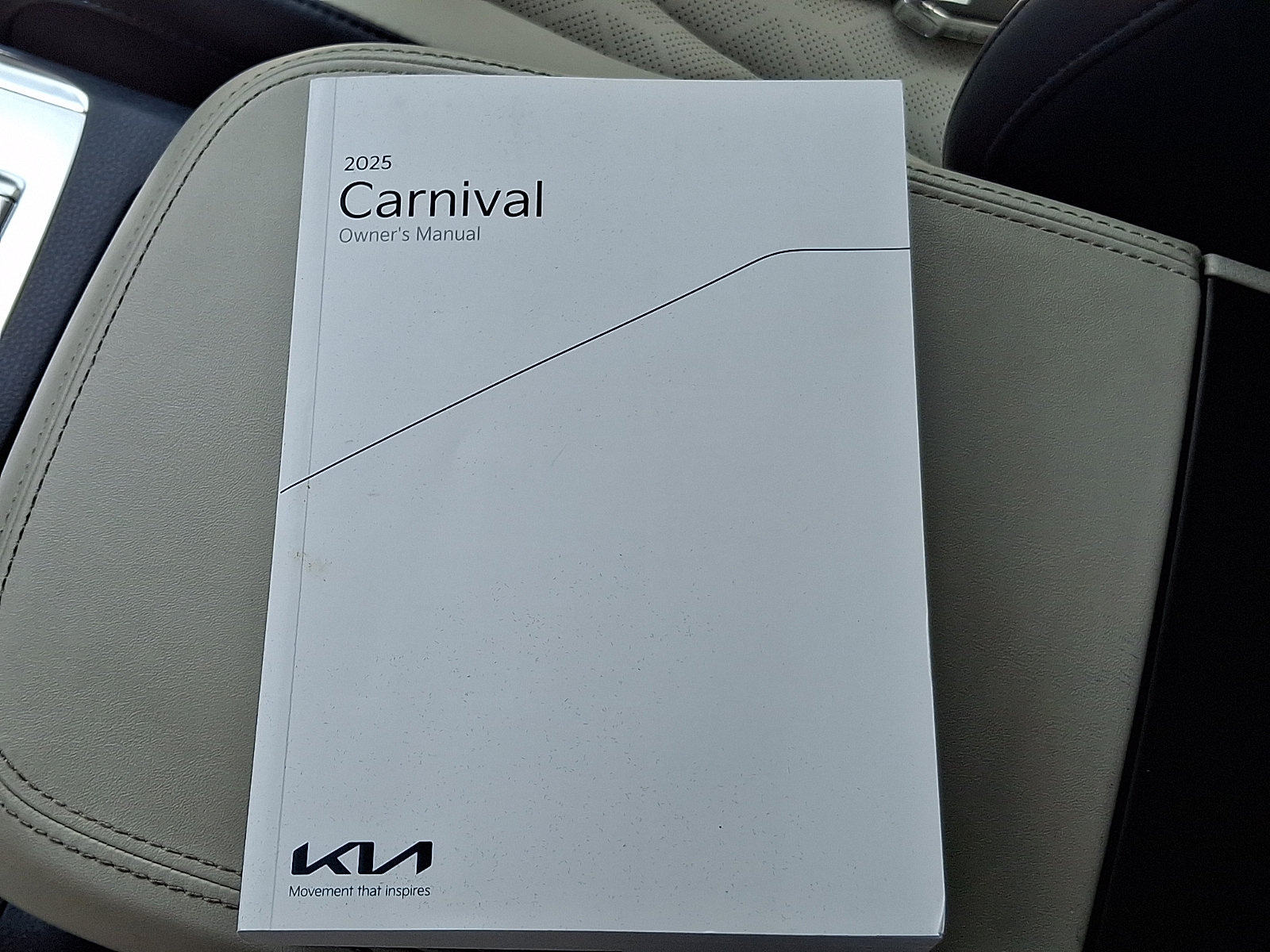 Certified 2025 Kia Carnival EX FWD image 29