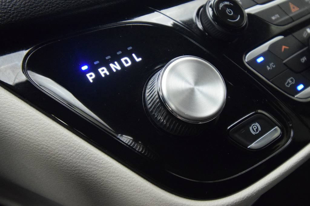 Used 2023 Chrysler Pacifica Touring-L FWD image 23