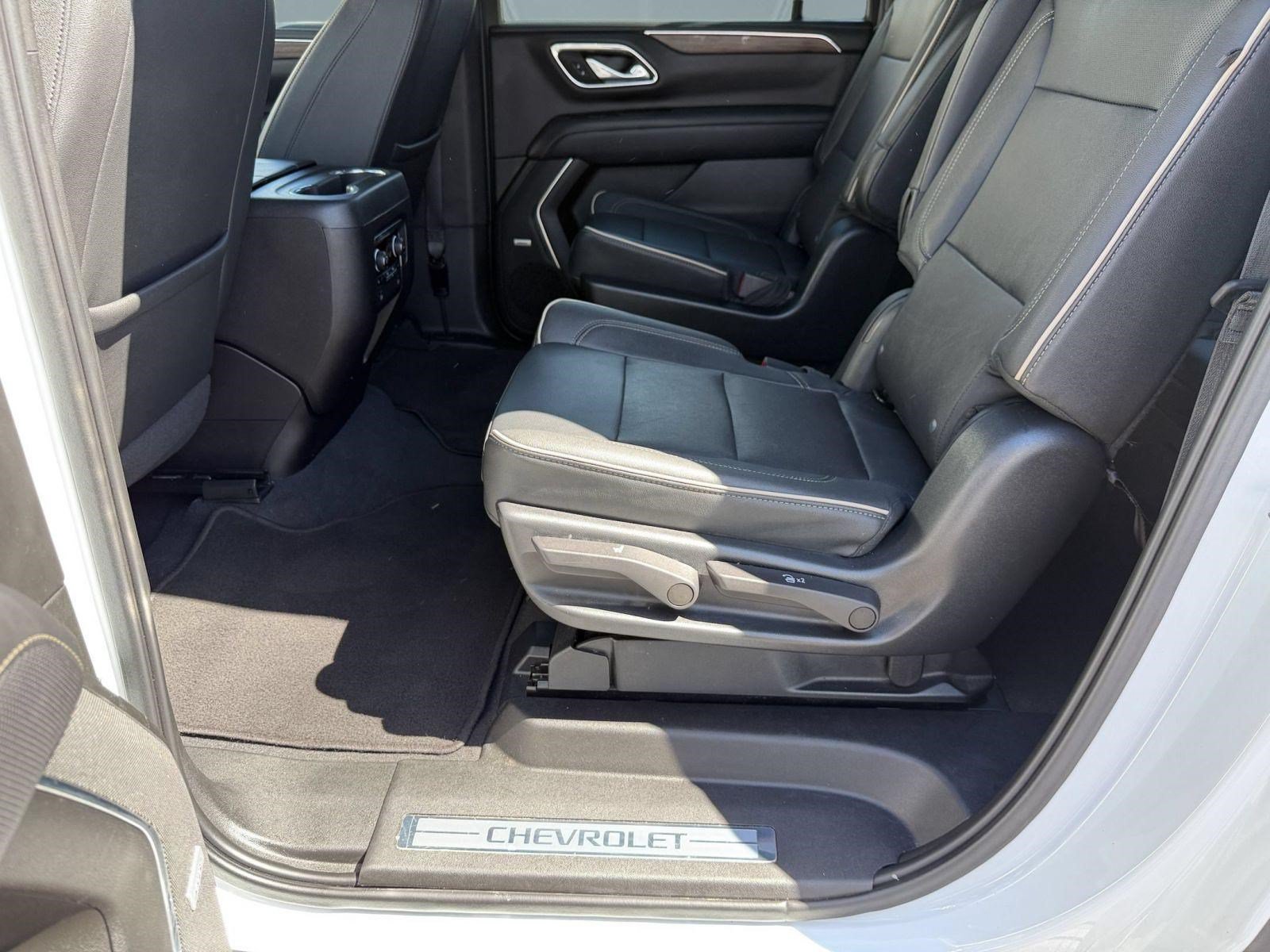 Used 2023 Chevrolet Suburban Premier w/ Premium Package 2 AWD/4WD image 23
