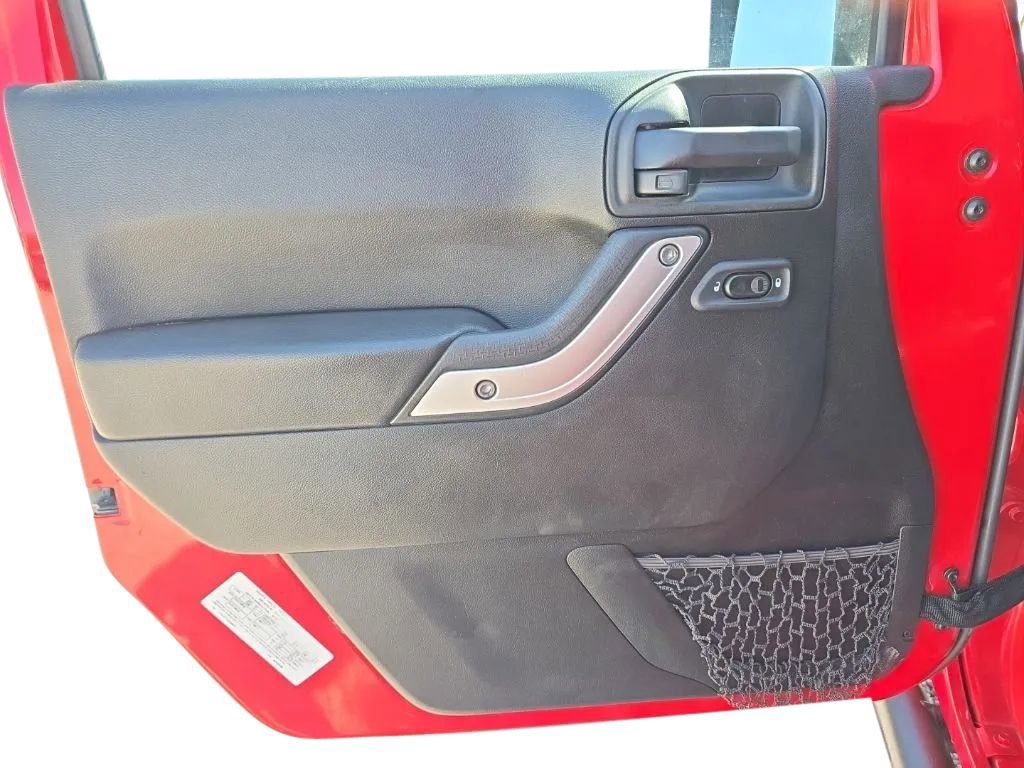 Used 2018 Jeep Wrangler Unlimited Sahara AWD/4WD image 11