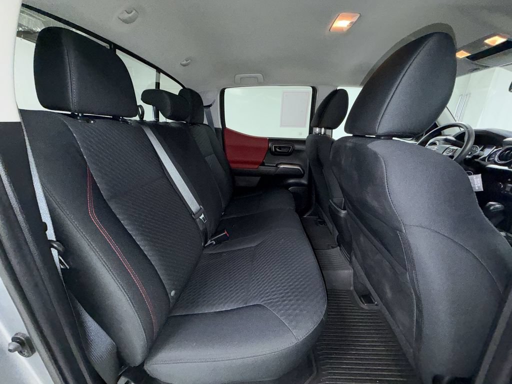 Certified 2022 Toyota Tacoma SR5 AWD/4WD image 18