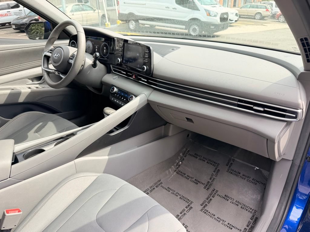 Used 2022 Hyundai Elantra SEL w/ Convenience Package FWD image 12