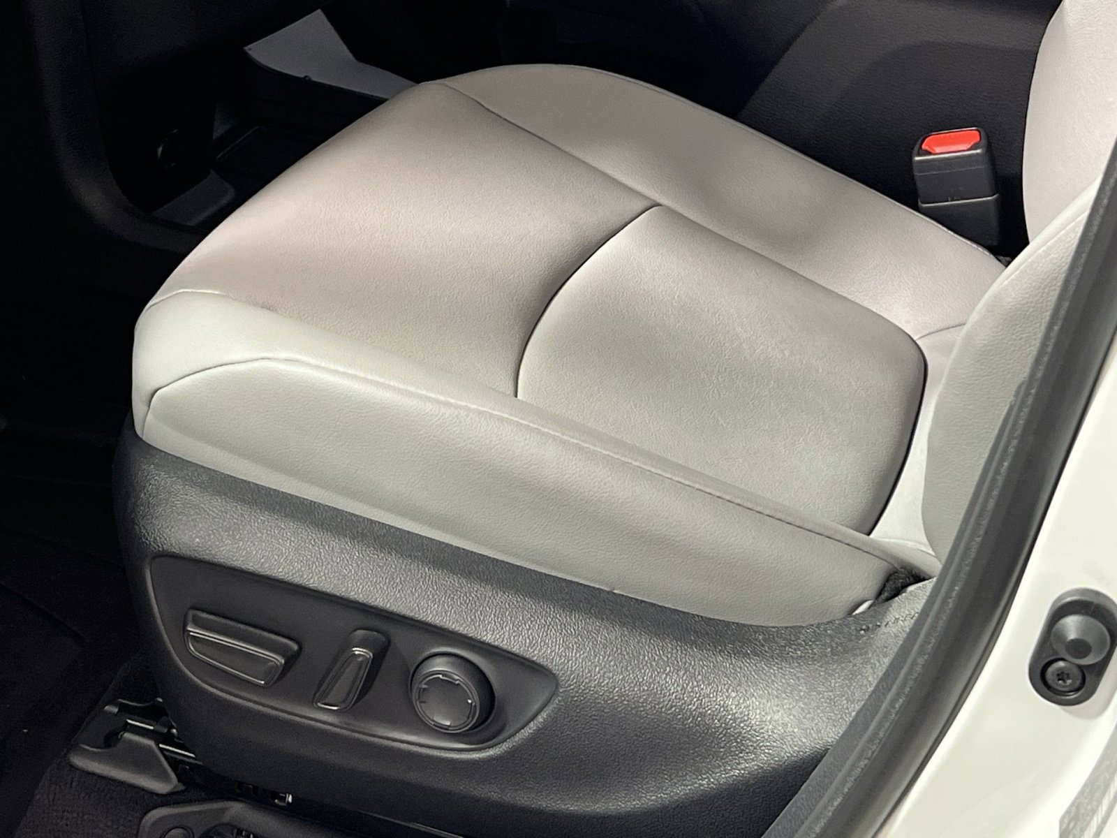 Used 2025 Toyota Sienna XLE image 14