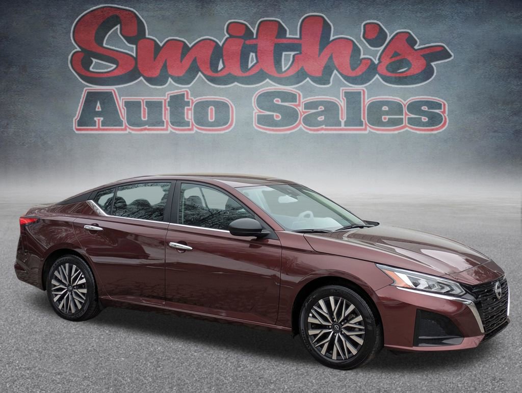 Used 2024 Nissan Altima 2.5 SV image 1
