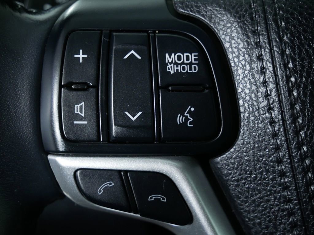 Used 2018 Toyota Highlander XLE image 24