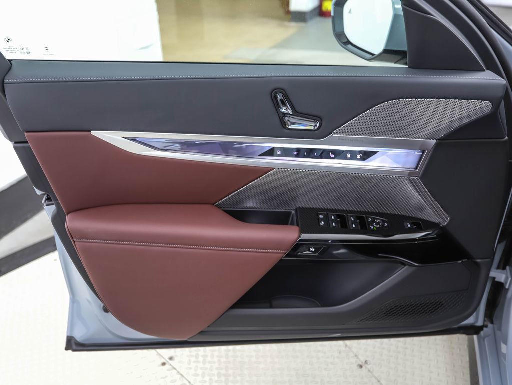 New 2026 BMW 750e xDrive image 10