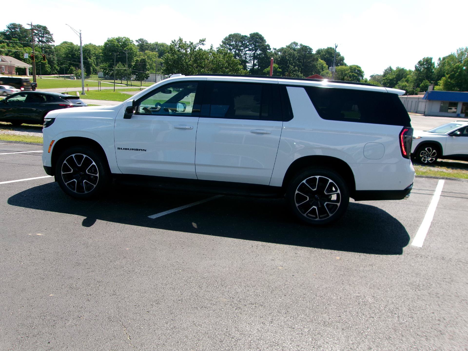 New 2026 Chevrolet Suburban RST w/ Comfort Package AWD/4WD image 5