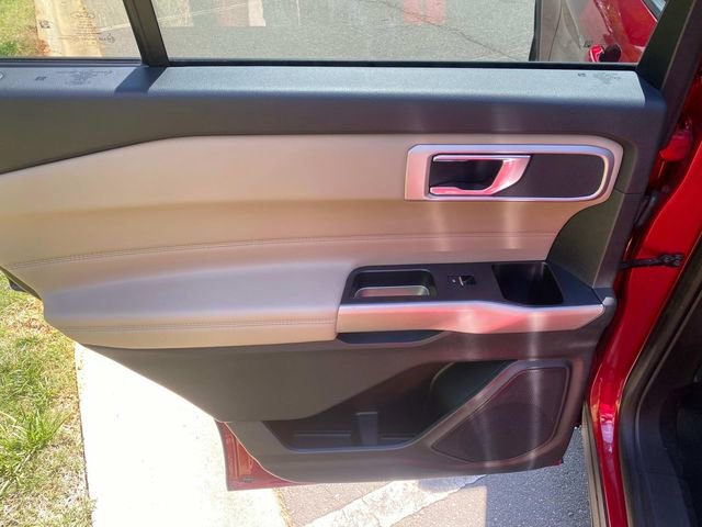 Used 2021 Ford Explorer XLT w/ Equipment Group 202A RWD image 11