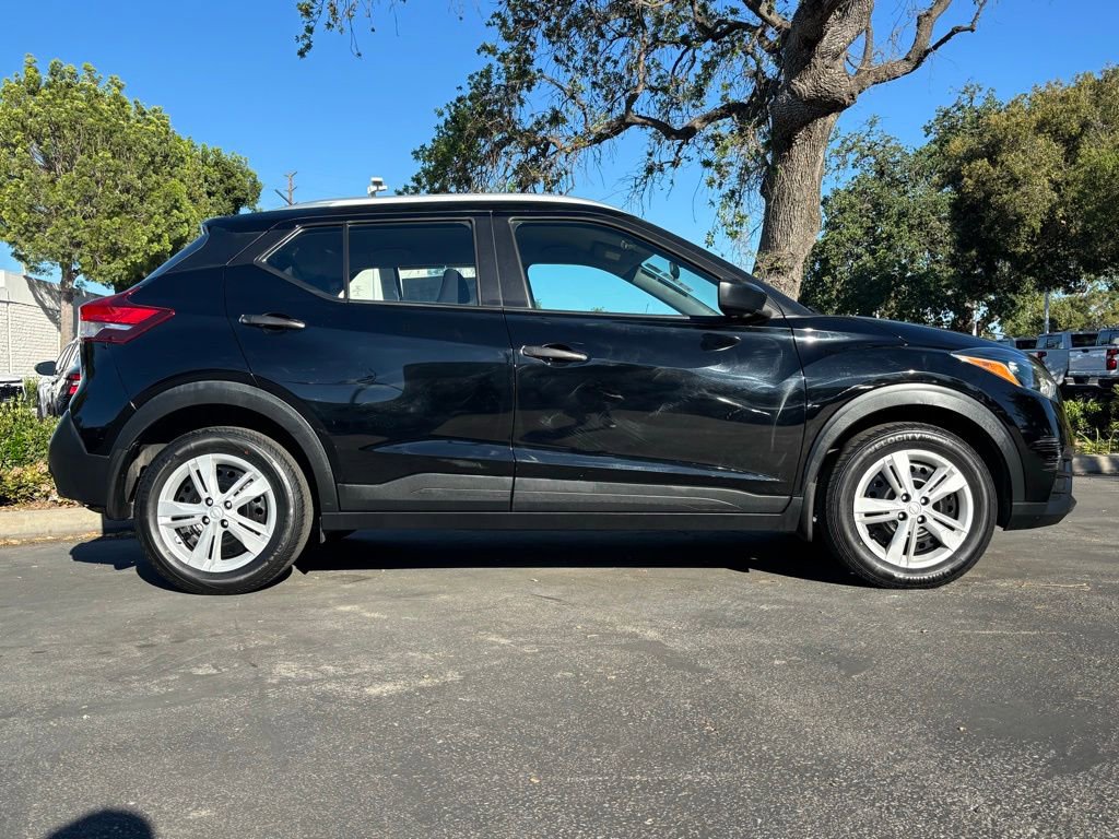 Used 2018 Nissan Kicks S image 2