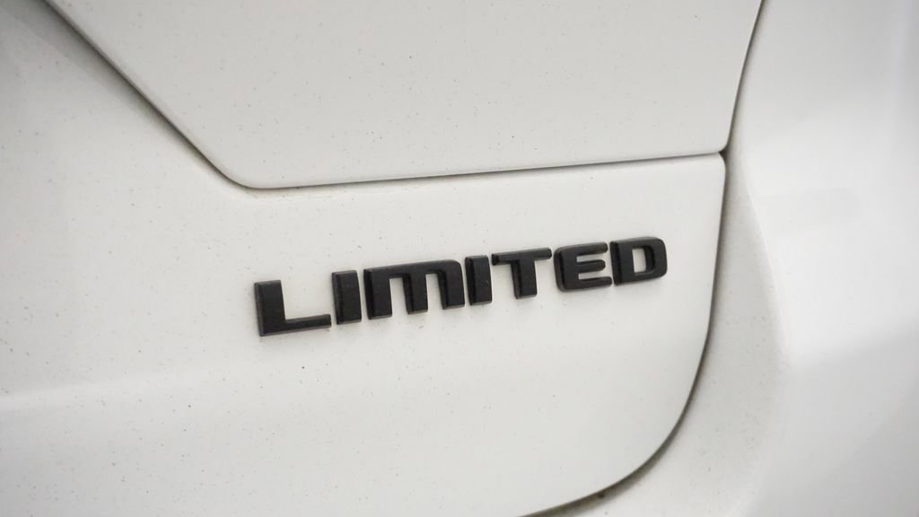 Certified 2023 Jeep Grand Cherokee Limited w/ Black Appearance Package image 13