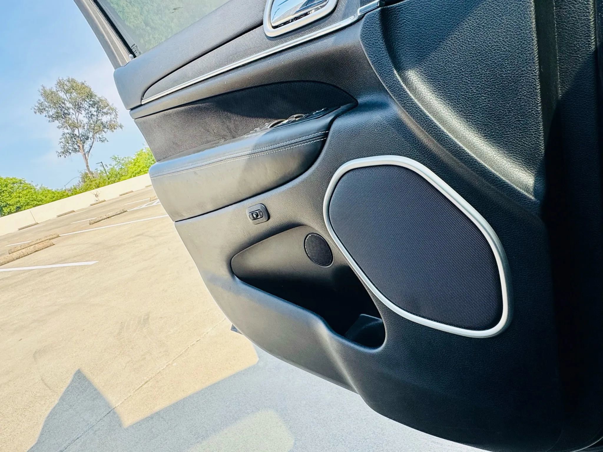 Used 2014 Jeep Grand Cherokee SRT image 35